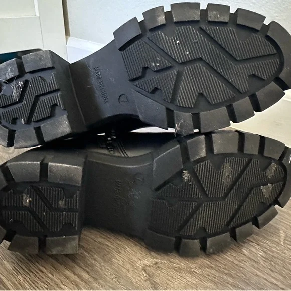 Madden Girl Black Ankle Booties with Chunky Heel - Picture 4 of 4